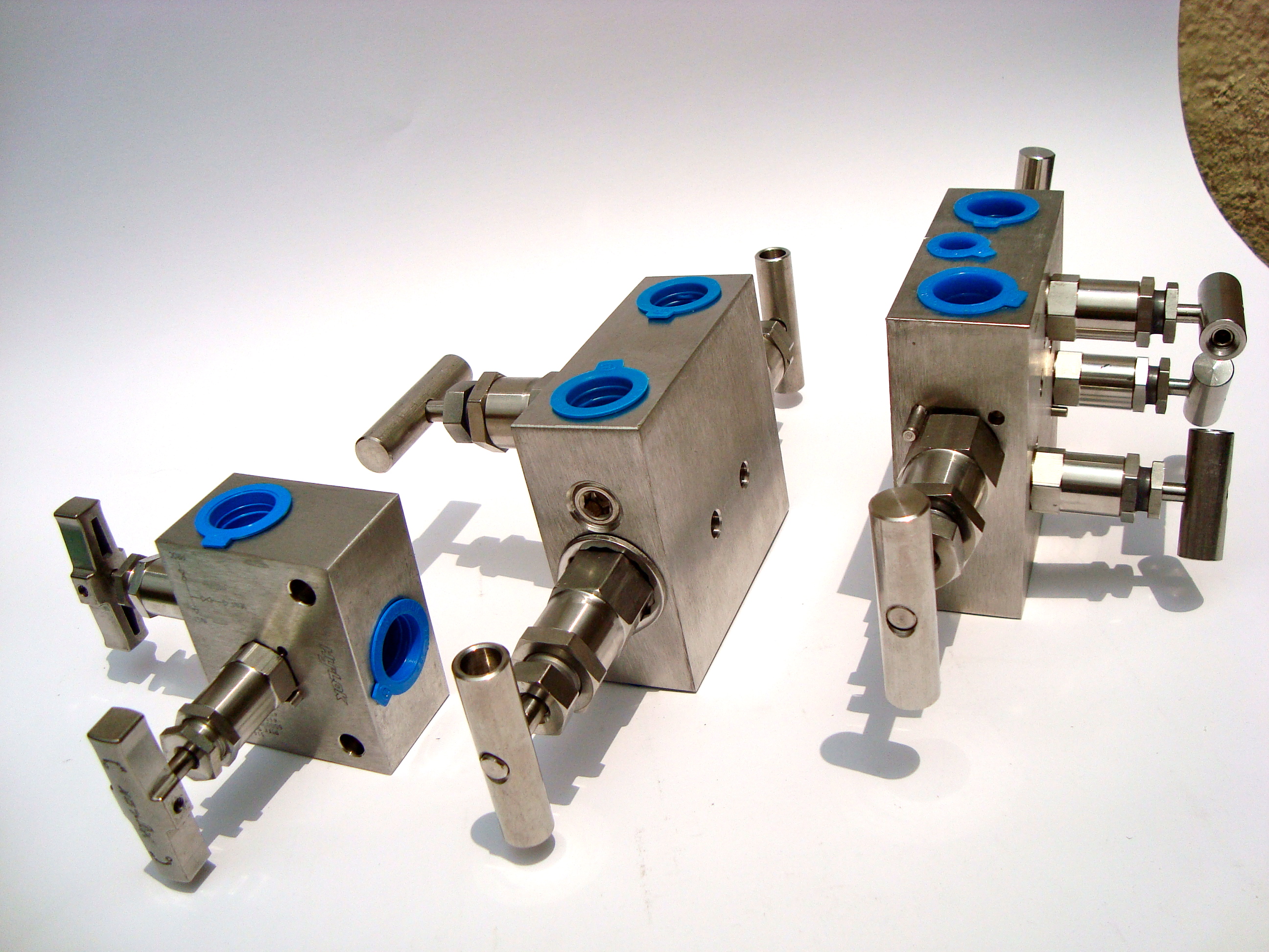 Manifolds Hy-Lok